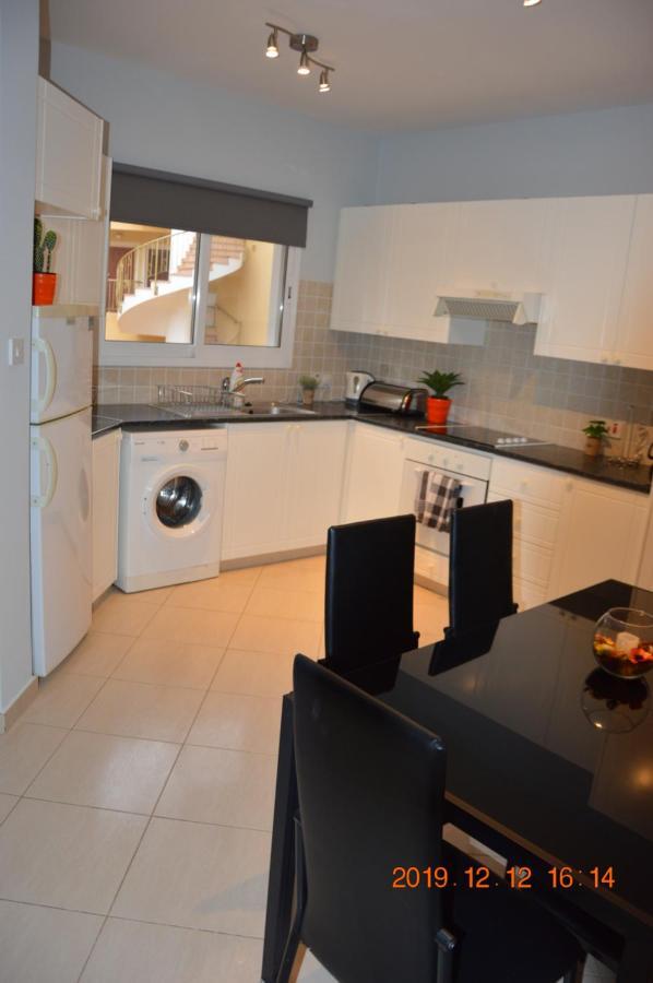 Luxury Apartment 파포스 외부 사진